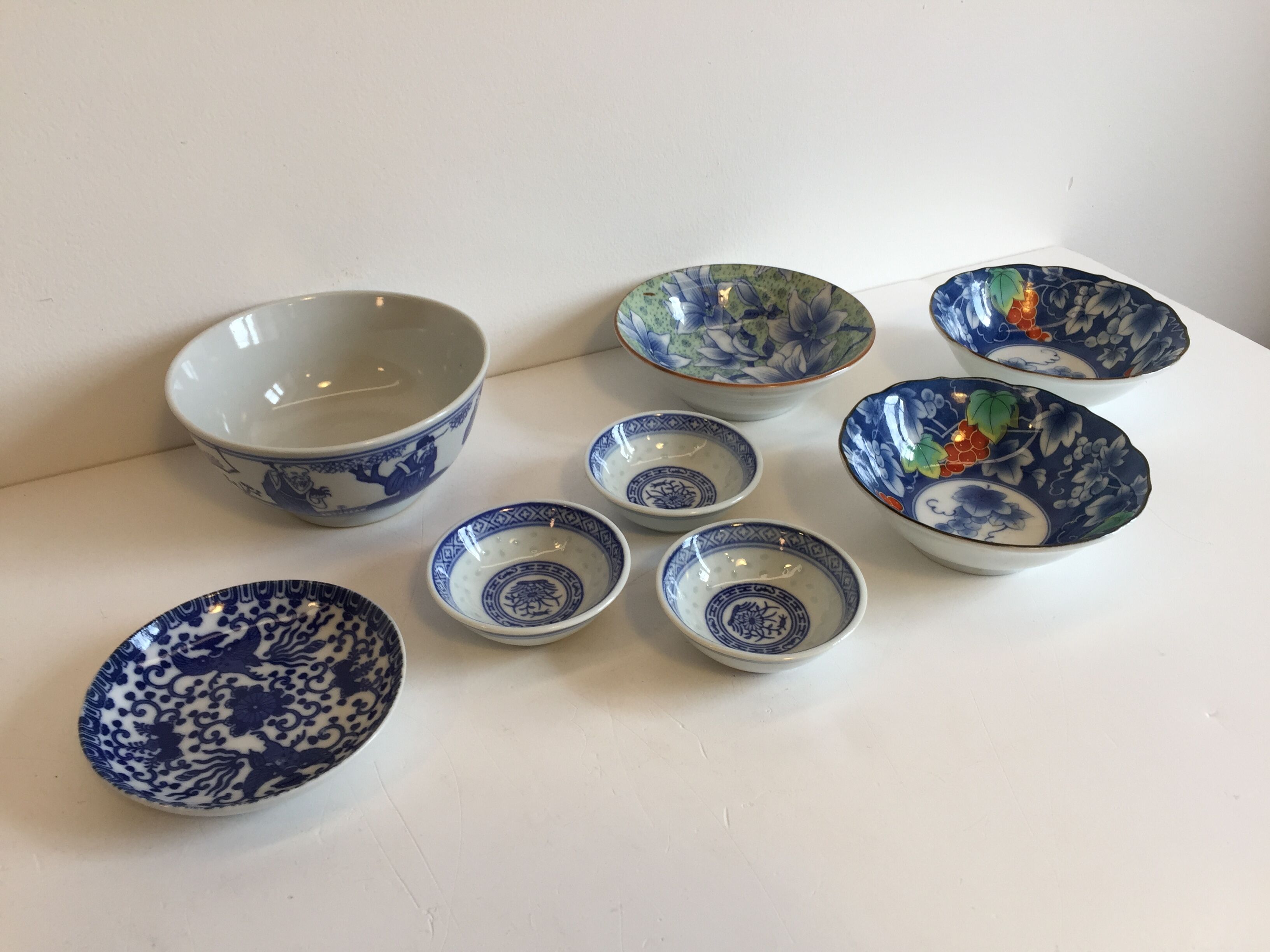 set of 4 bowls and 4 asian porcelain cups