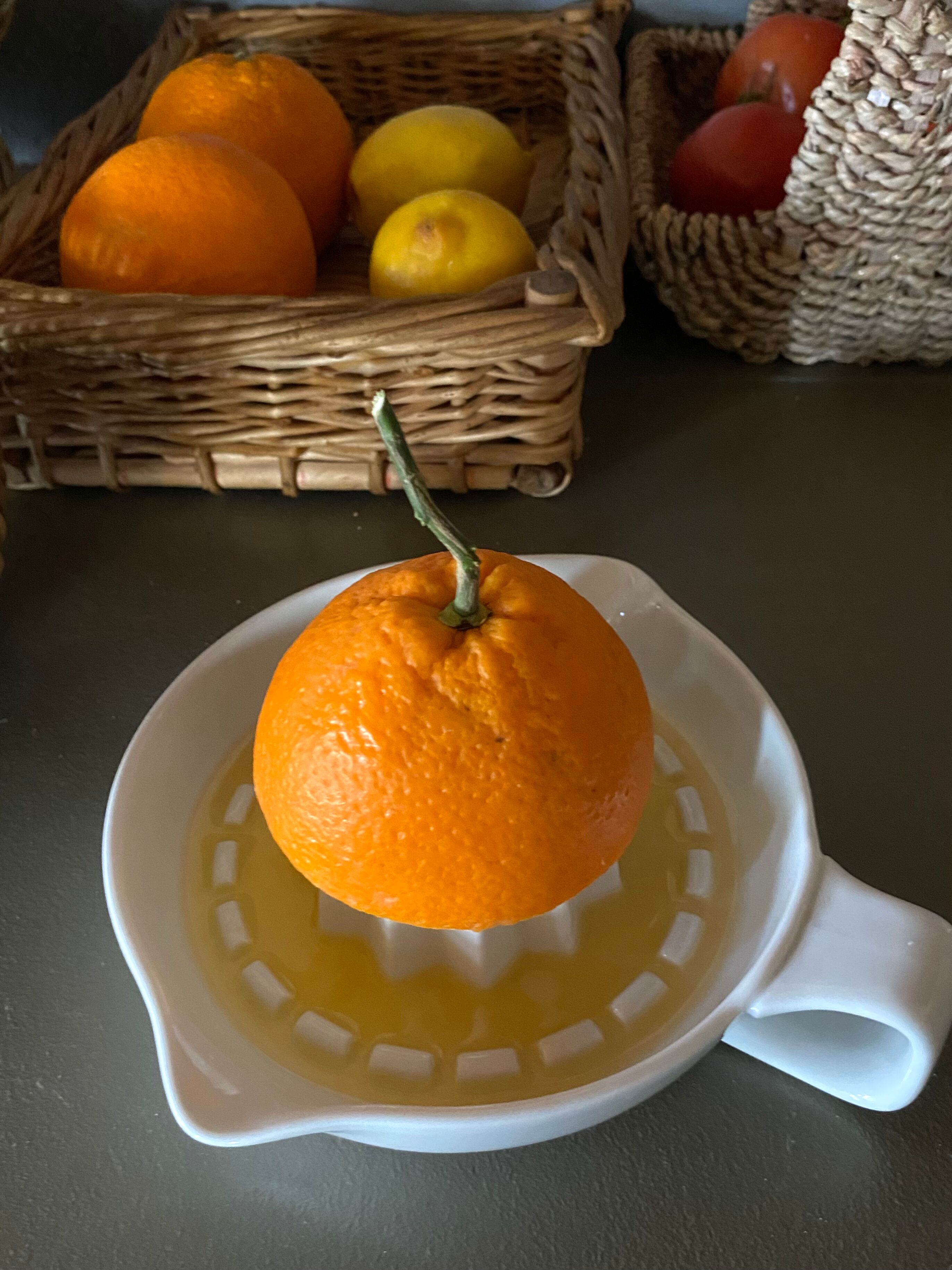 Citrus press with handle, earthenware spouts