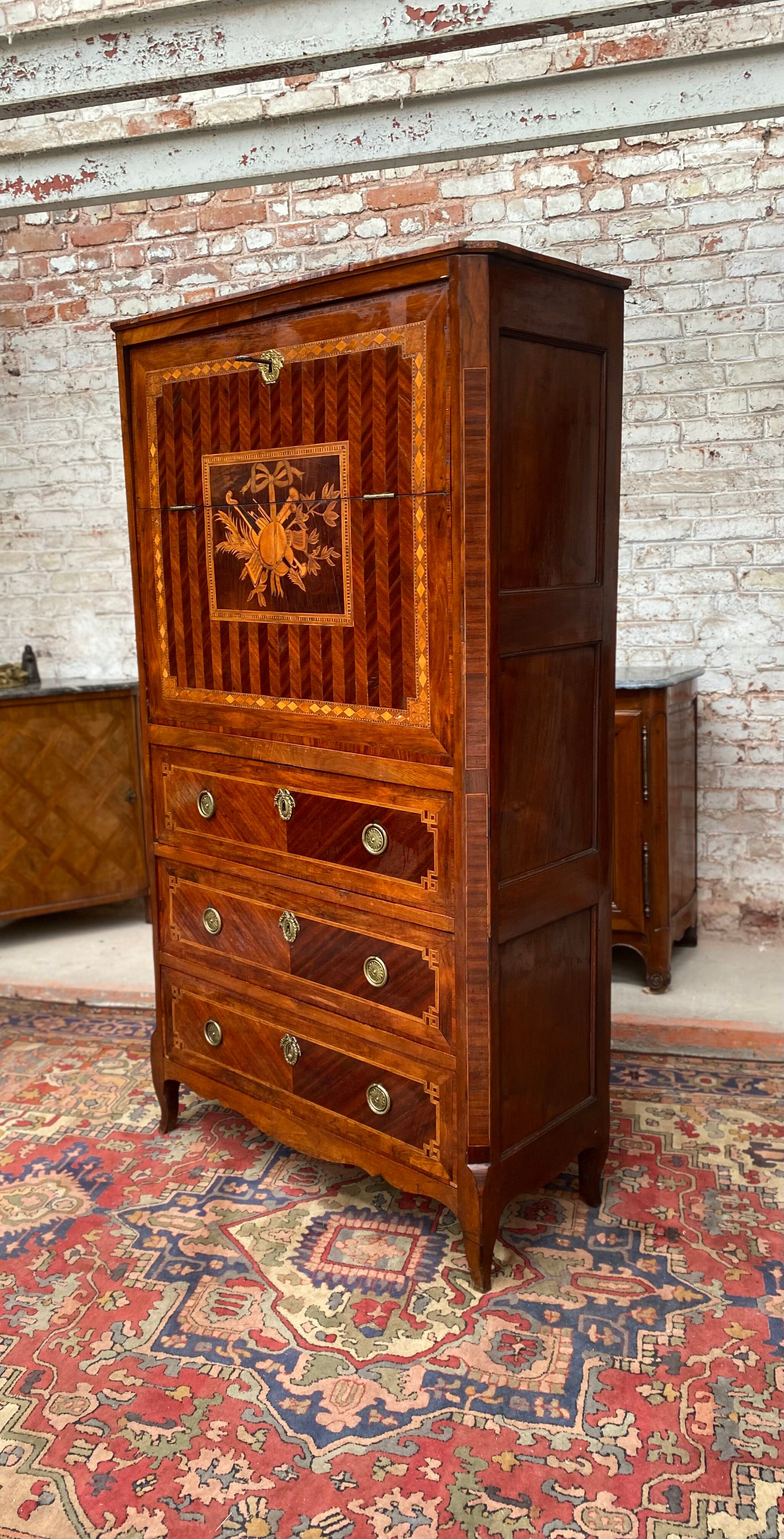 Secretary in veneer wood and walnut period transition xviii eme century