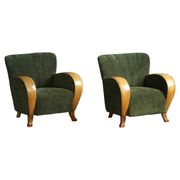 Pair of Danish Art Deco lounge chairs, in elm and green velvet, 1940s.