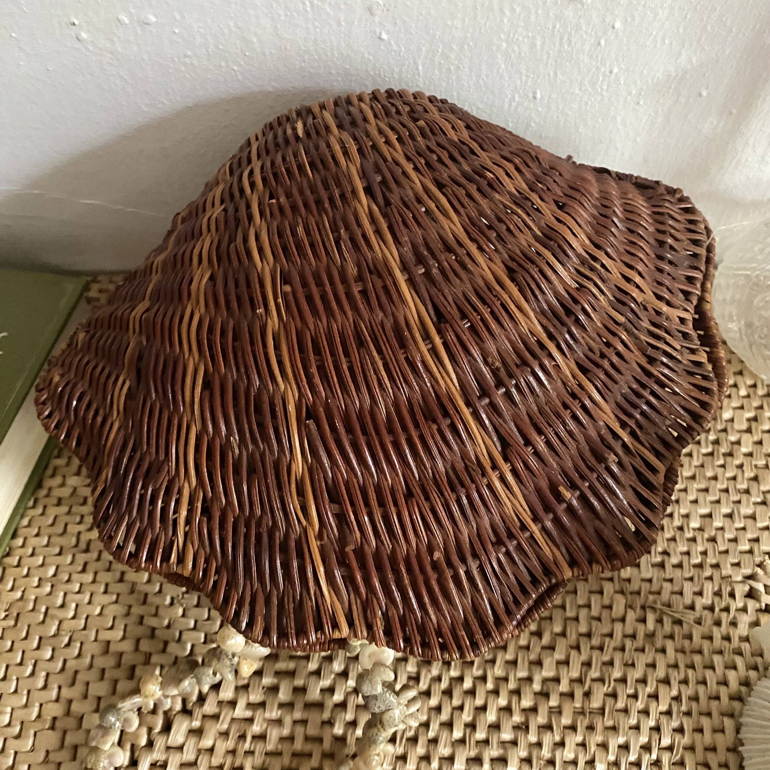 Rattan shell box