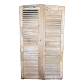 Double louvered shutter