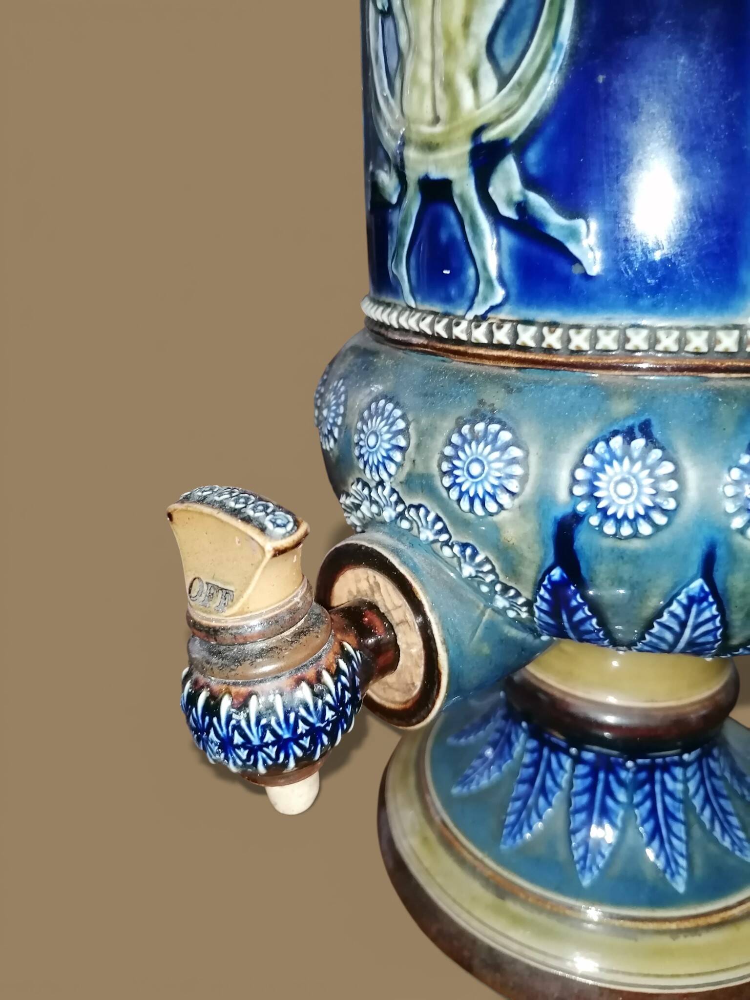 Ceramic water fountain barbotine - Royal Doulton Lamberth - Putti