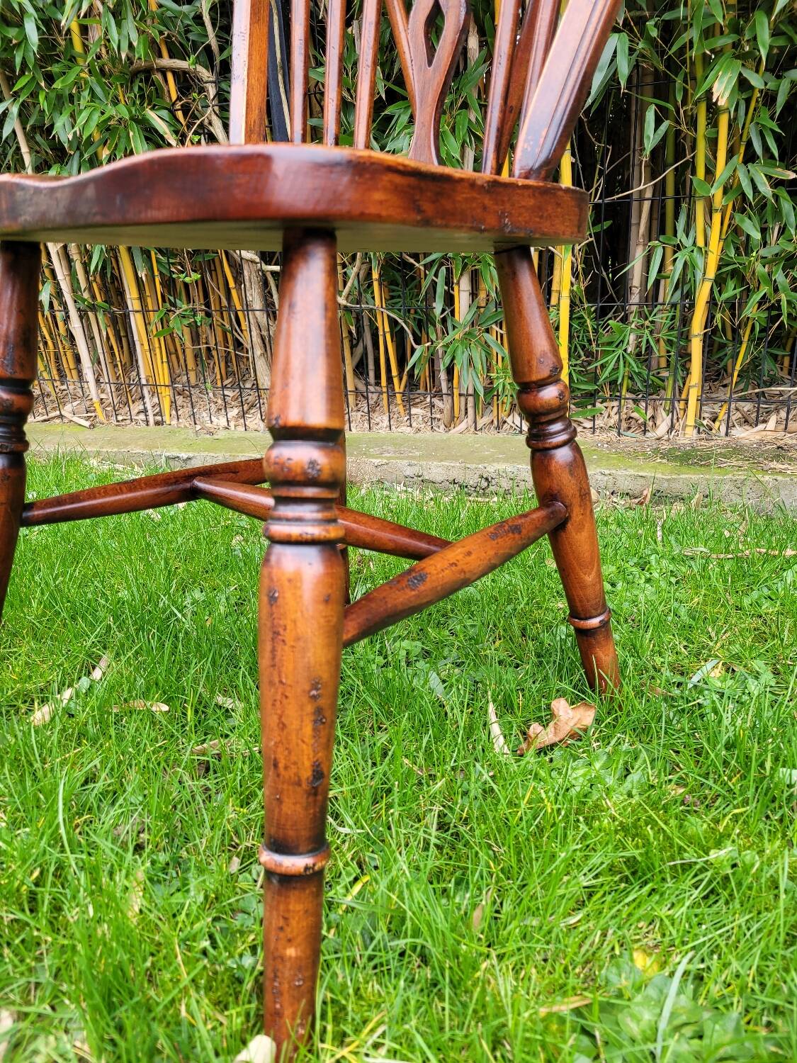 4 Windsor wheelback chairs in dark oak
