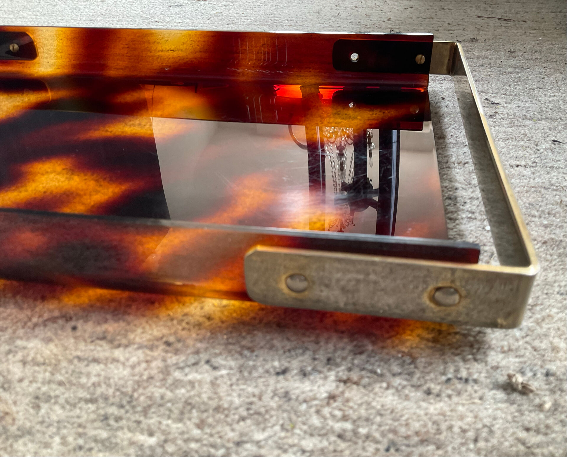 Vintage plateau in tortoiseshell lucite, Maison Mercier style.