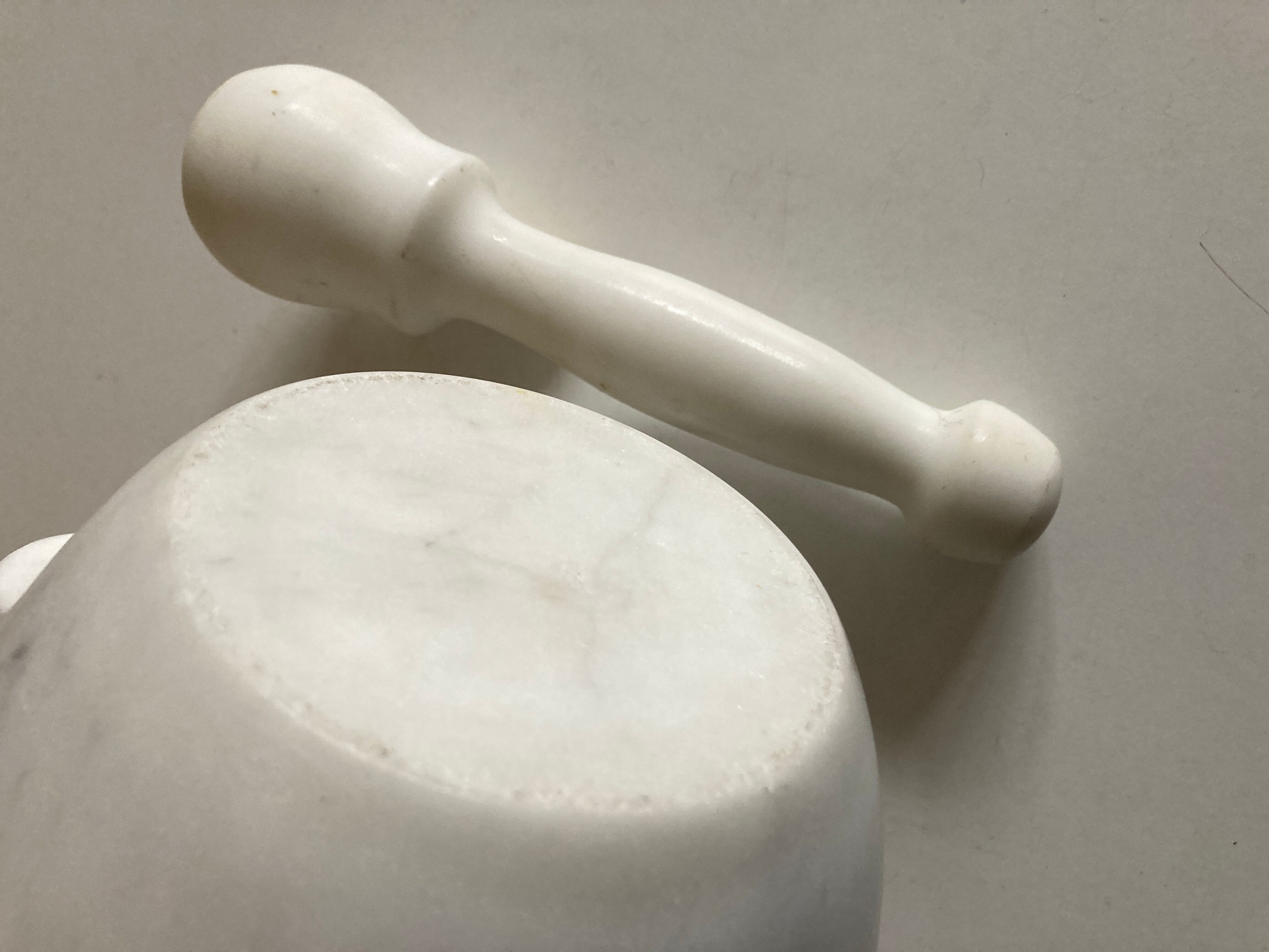Mortier et pilon en marbre blanc 1900