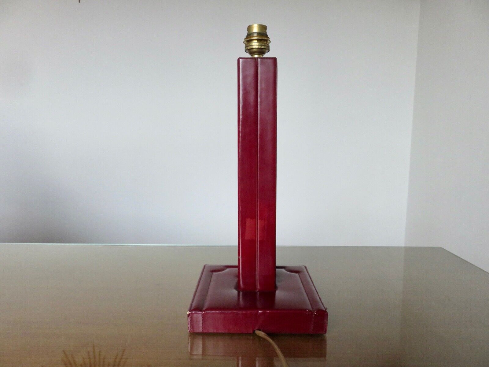Lamp "the tanner" in burgundy leather 60s 70s