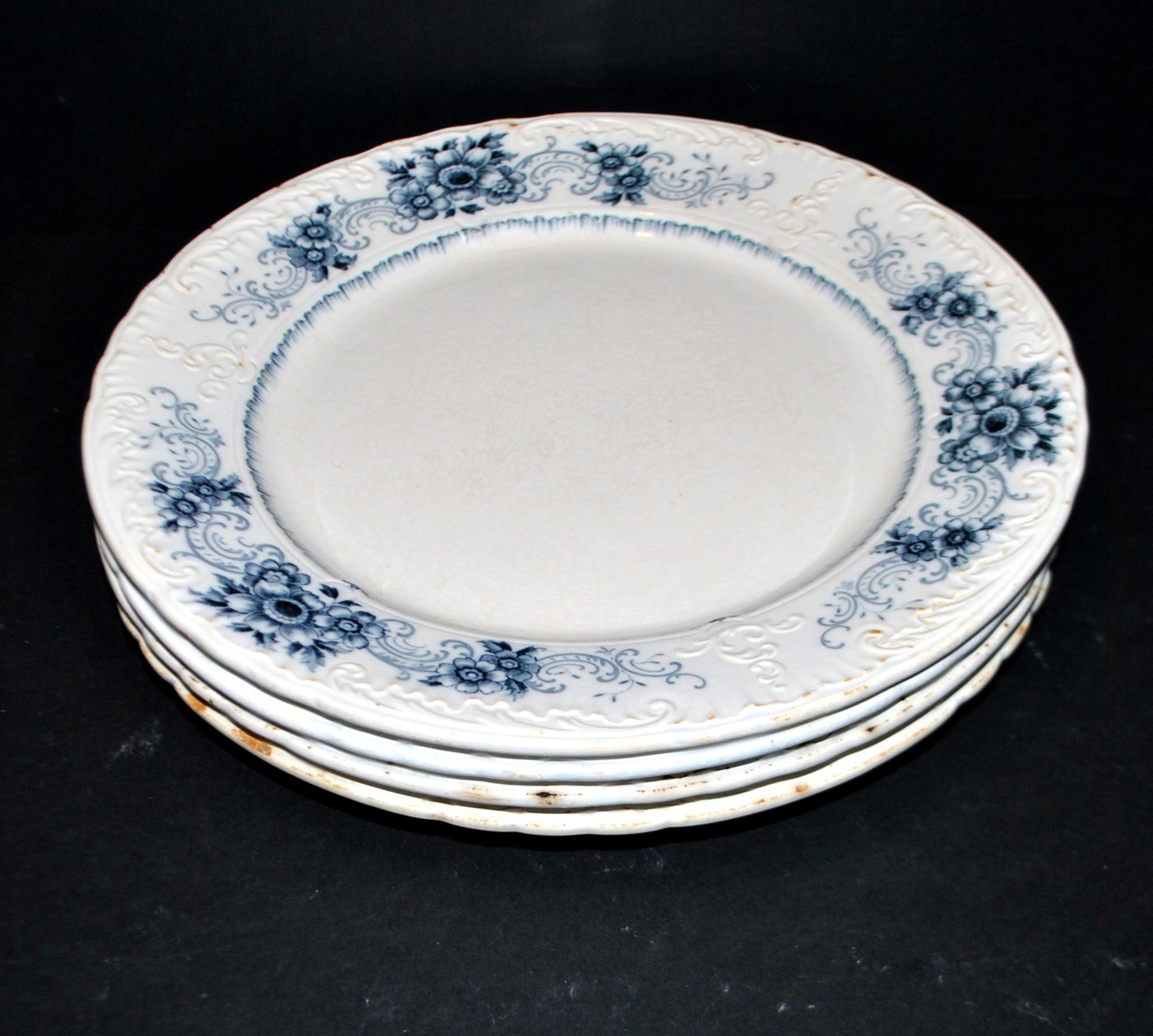 Sarreguemines set of 4 antique Aïda flat plates in earthenware from Sarreguemines U&C 19th century.