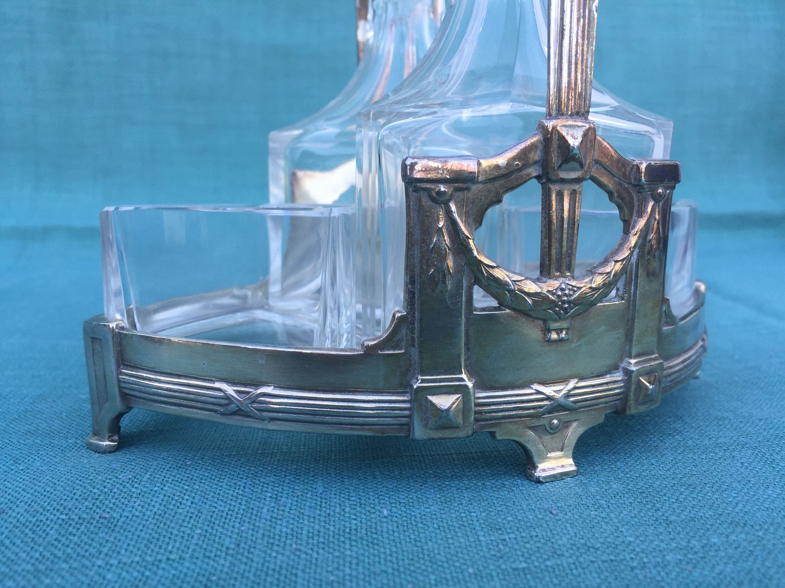 Huilier & vinaigrier en métal argenté et verre