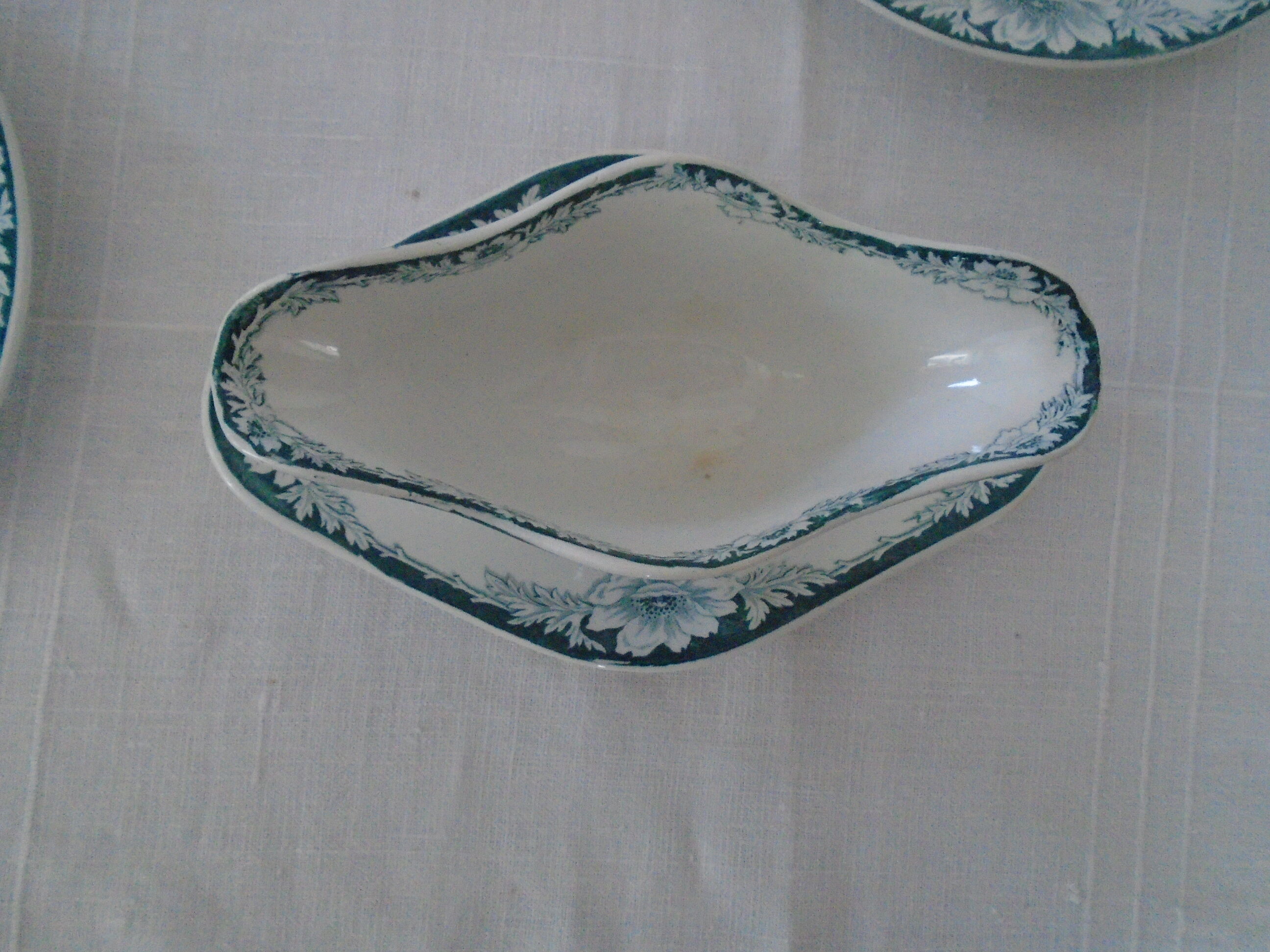 4 Pieces Saint Amand 3 flat plates - saucière décor blue green model Suzanne faience ancient