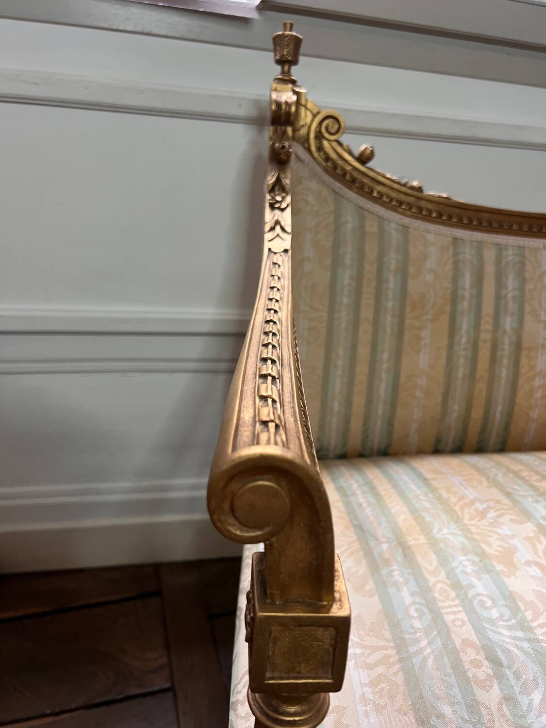 Exceptional Louis XVI style bench in gilded wood - Late 19th century