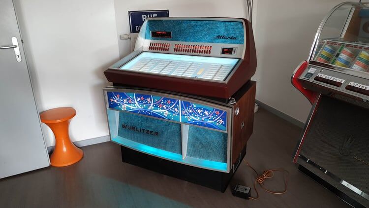 Jukebox wurlitzer model atlanta stereo of 1972 revised+teleorder and compile 80
