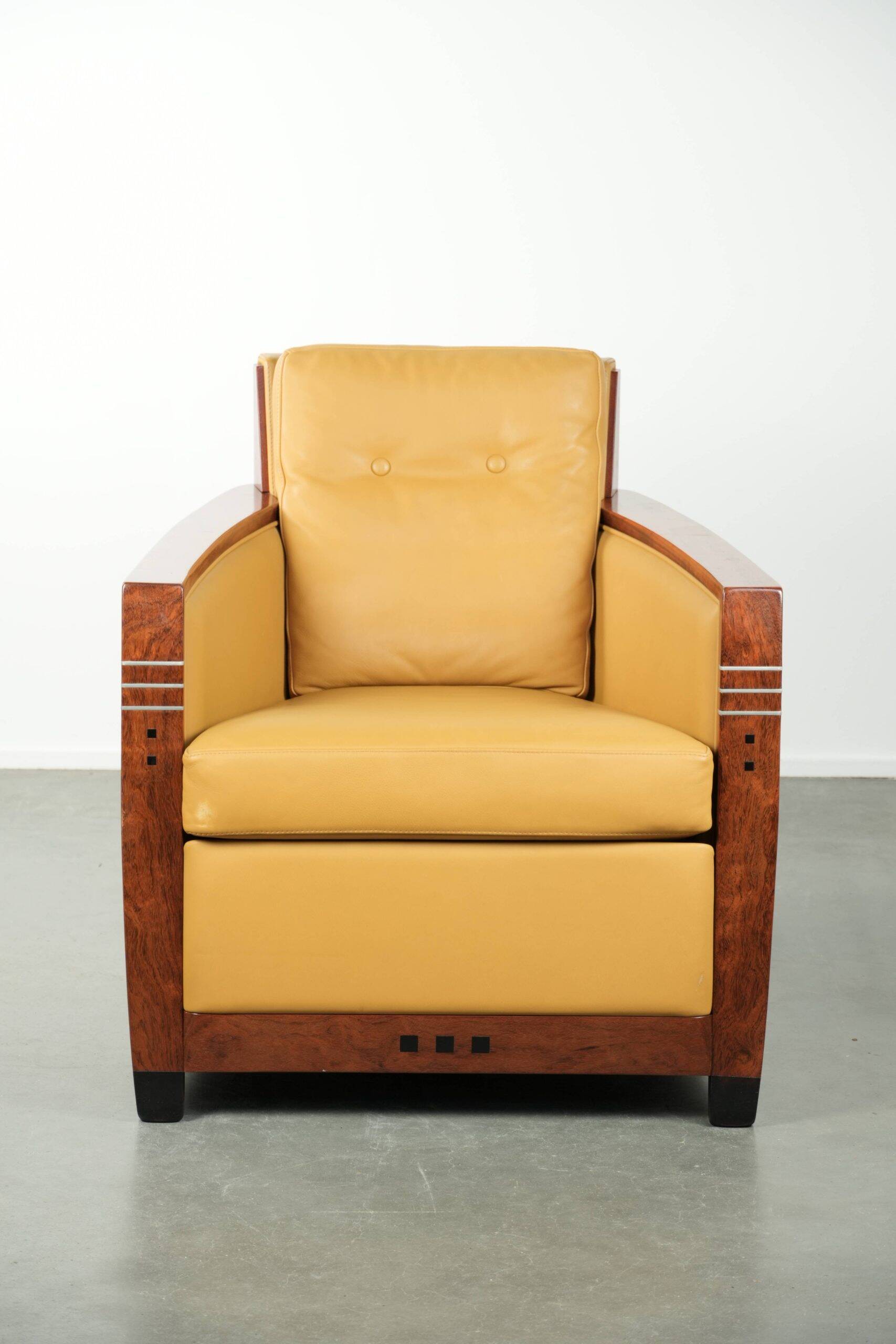 Fauteuil Art Déco jaune de luxe et bien entretenu