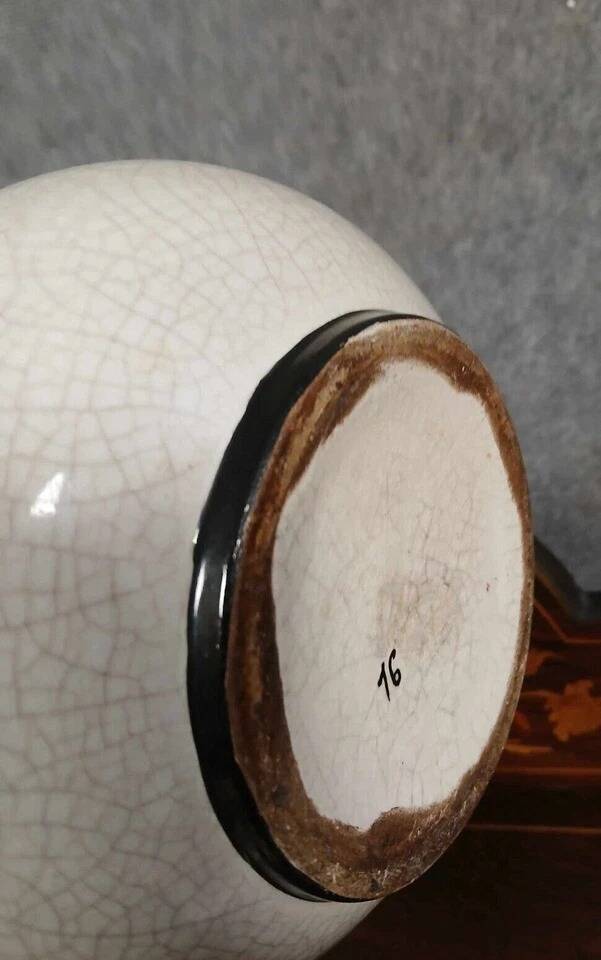 Large Art Deco period vase: Cracked ceramic print