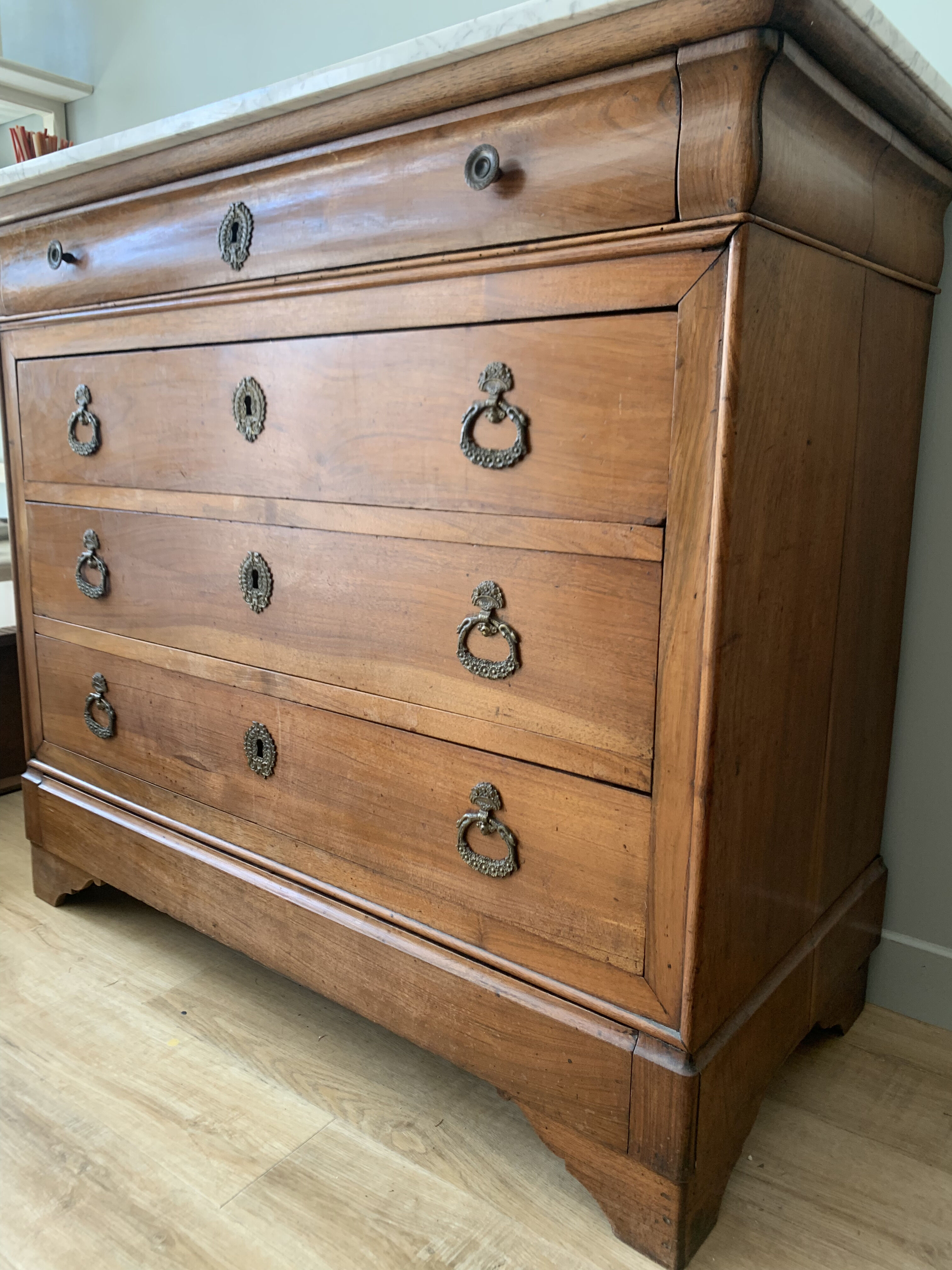 Marble chest of drawers 4 drawers