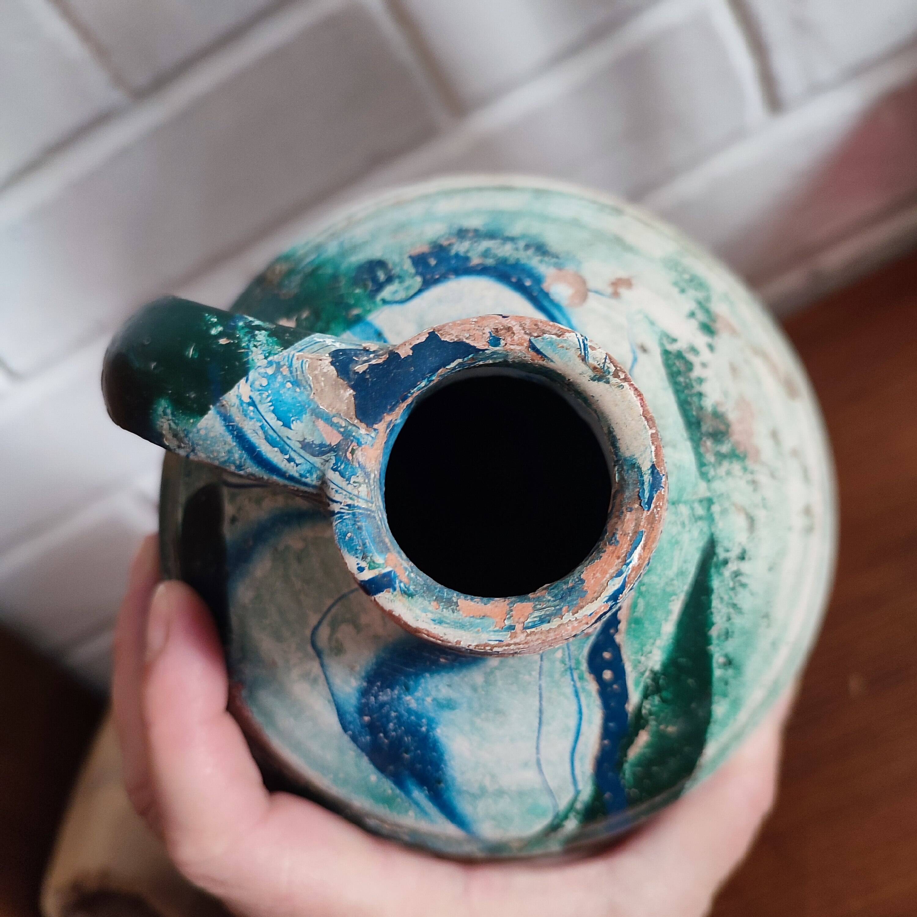 Vase en terre cuite à finition marbrée