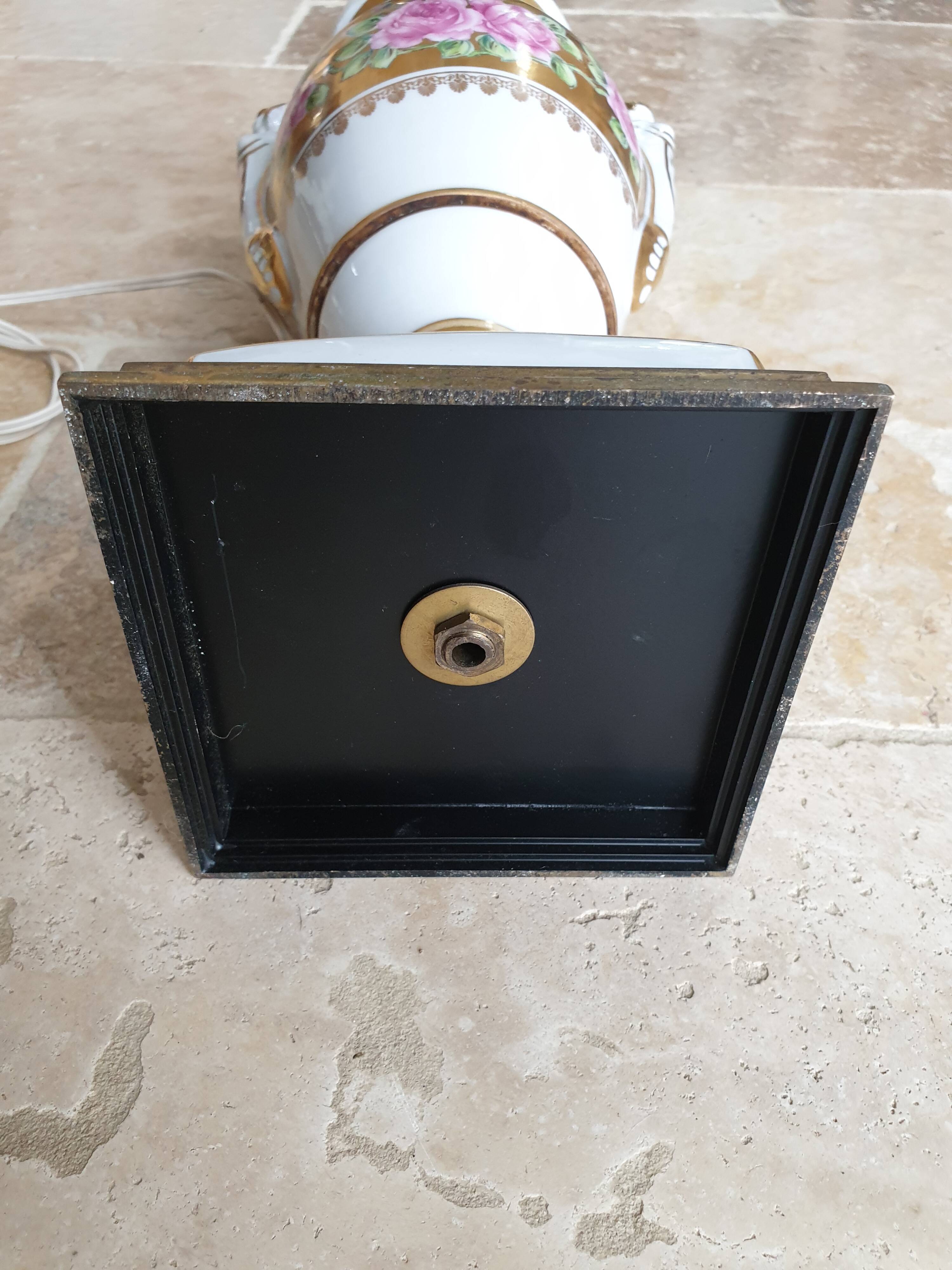 Paris porcelain lamp pètement