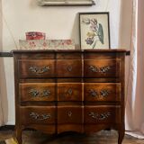Classic chest of drawers
