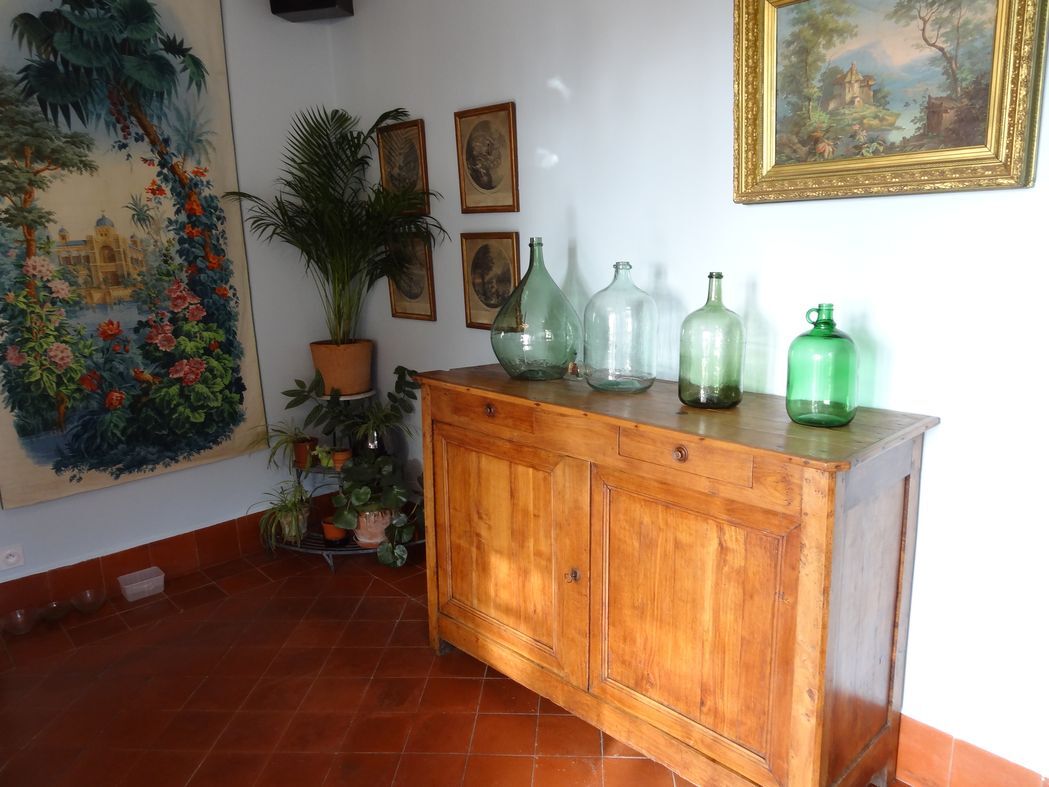 155 x 105 cm low-door buffet