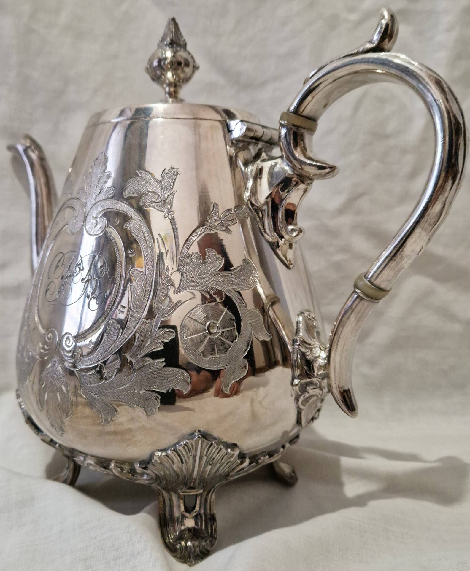 Napoleon III teapot in silver-plated metal – 19th century – Rococo decoration