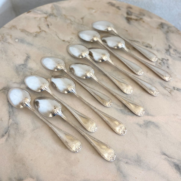 Série de 11 grandes cuillères anciennes, métal argenté