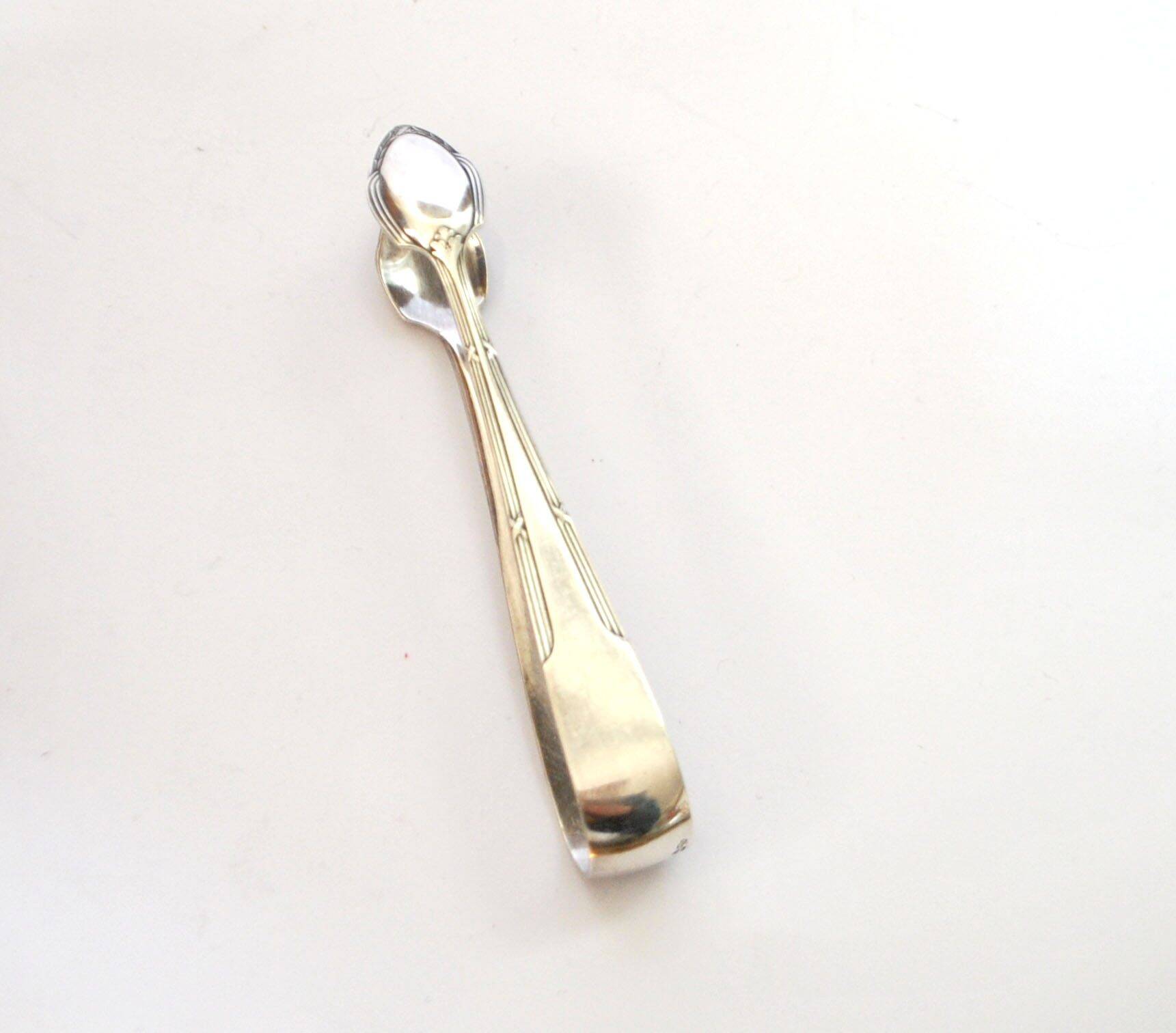 WMF vintage sugar tongs in silver-plated metal with crossed ribbon decoration.