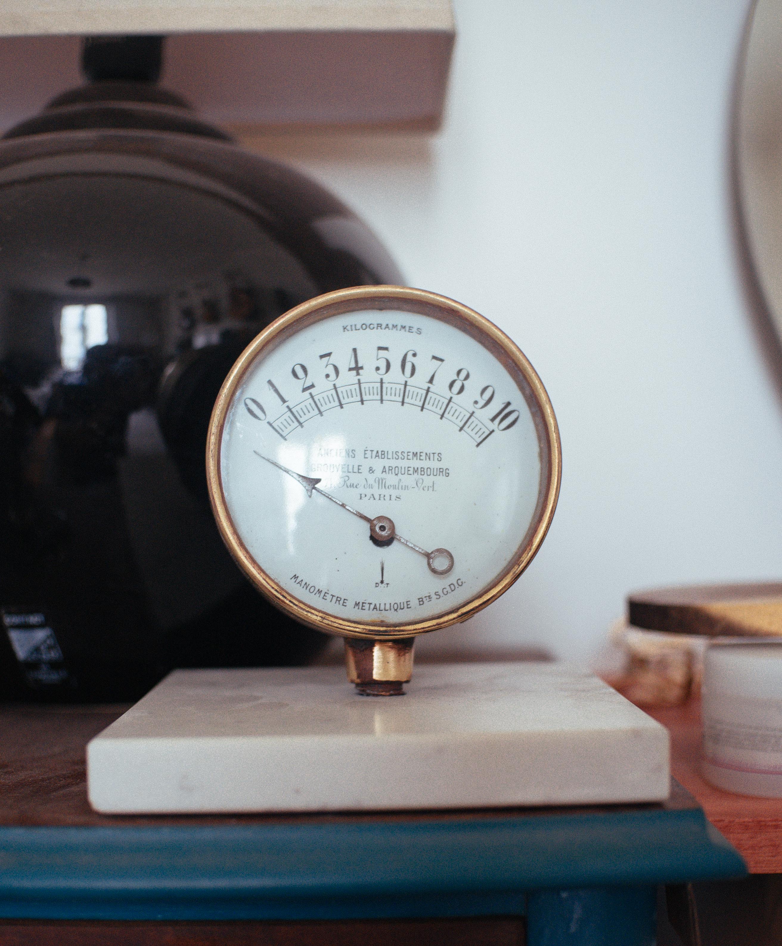 Manometer early twentieth century on marble base