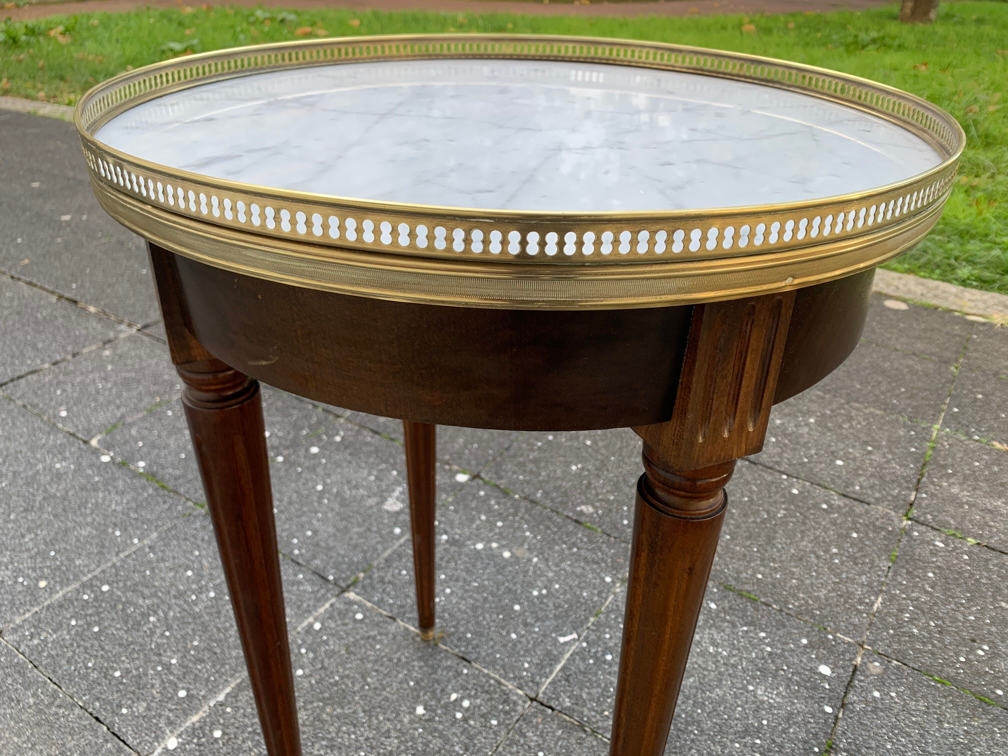 Marble bouillotte table