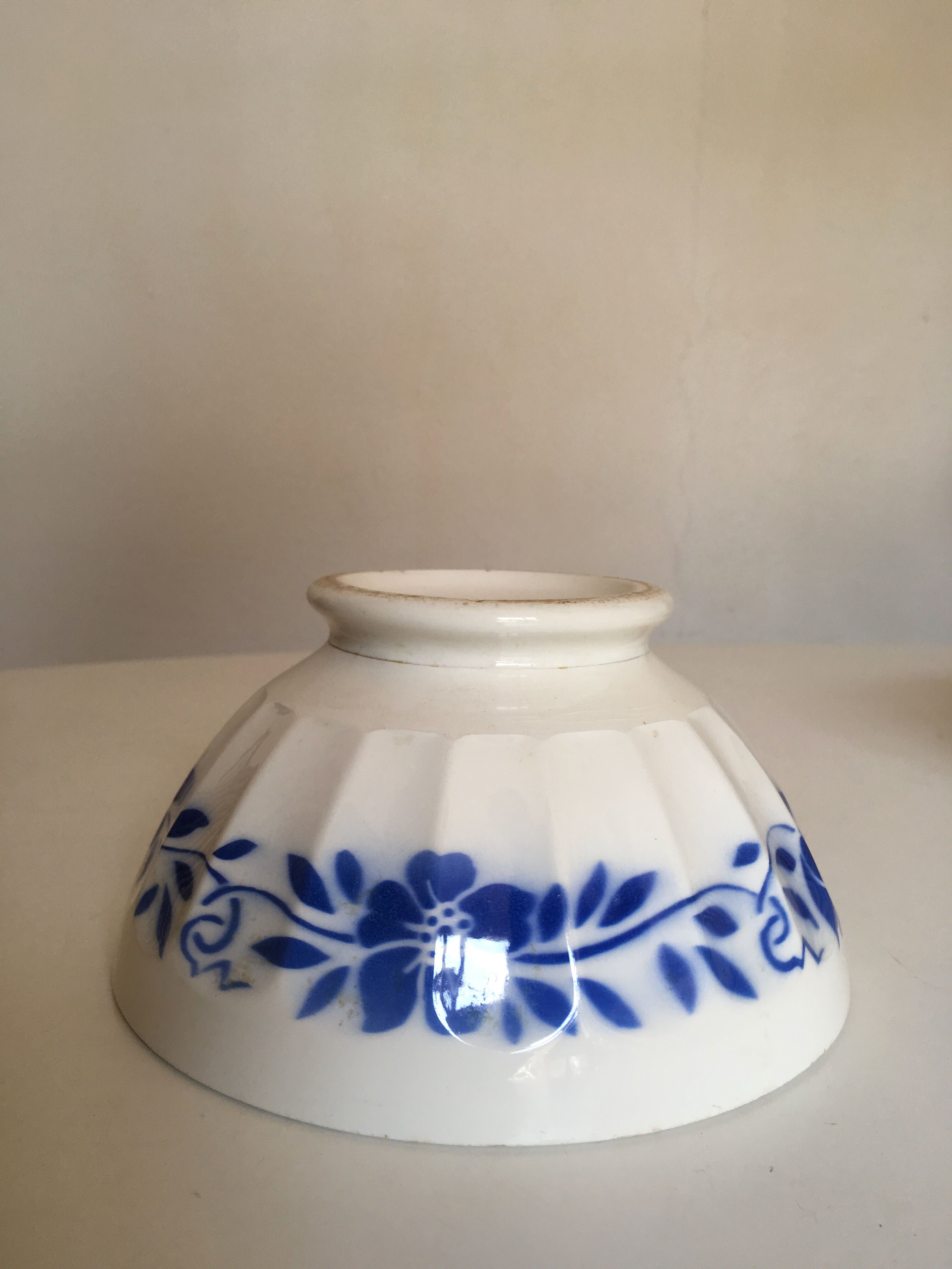 Country XL bowl in old faience blue flower décor