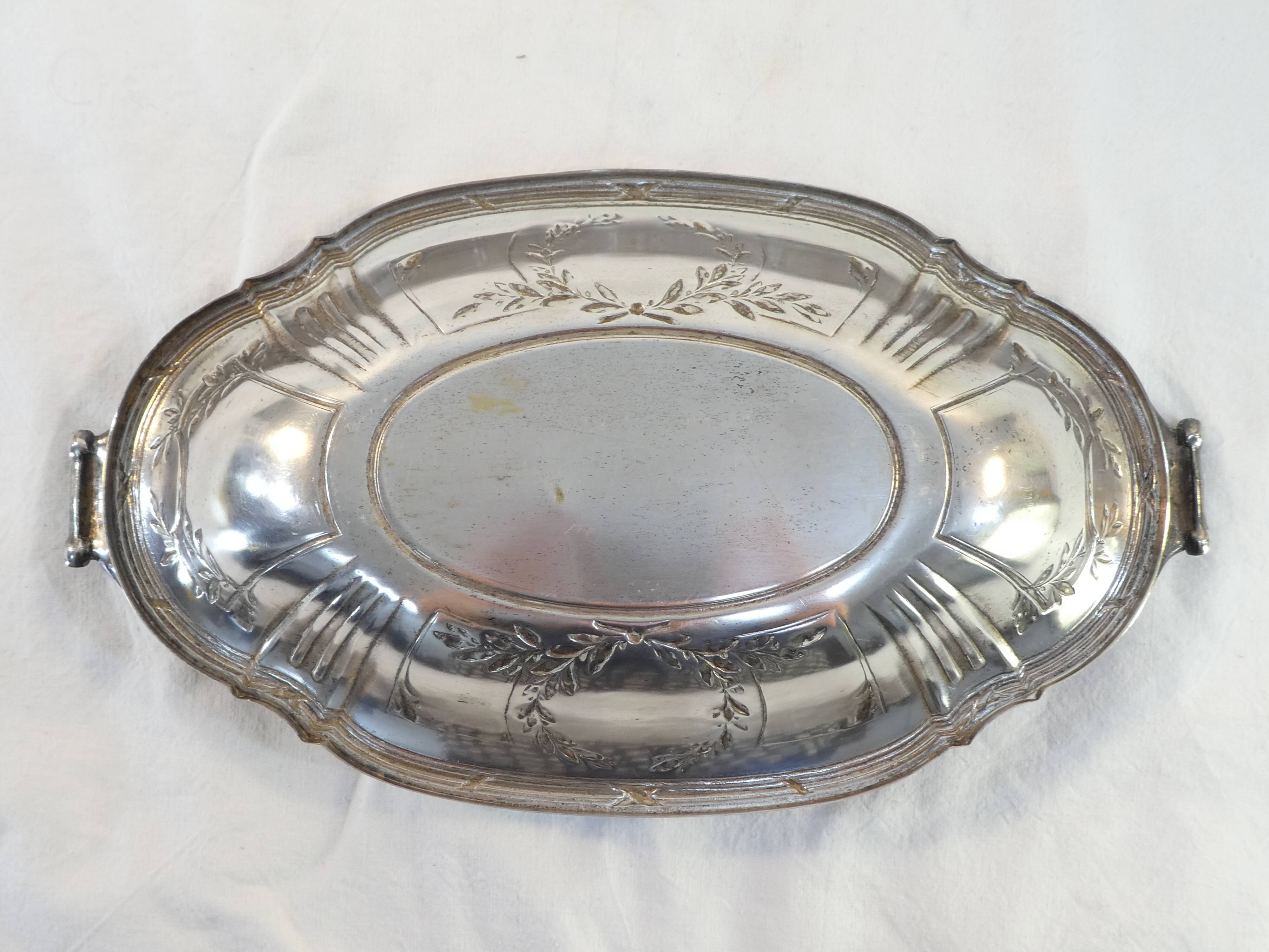 Old basket or bread basket in Silver Metal