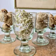4 verres sur pied en verre soufflé artisanal de teinte verte