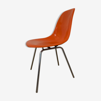 Dsx fiberglass chair by Charles & Ray Eames