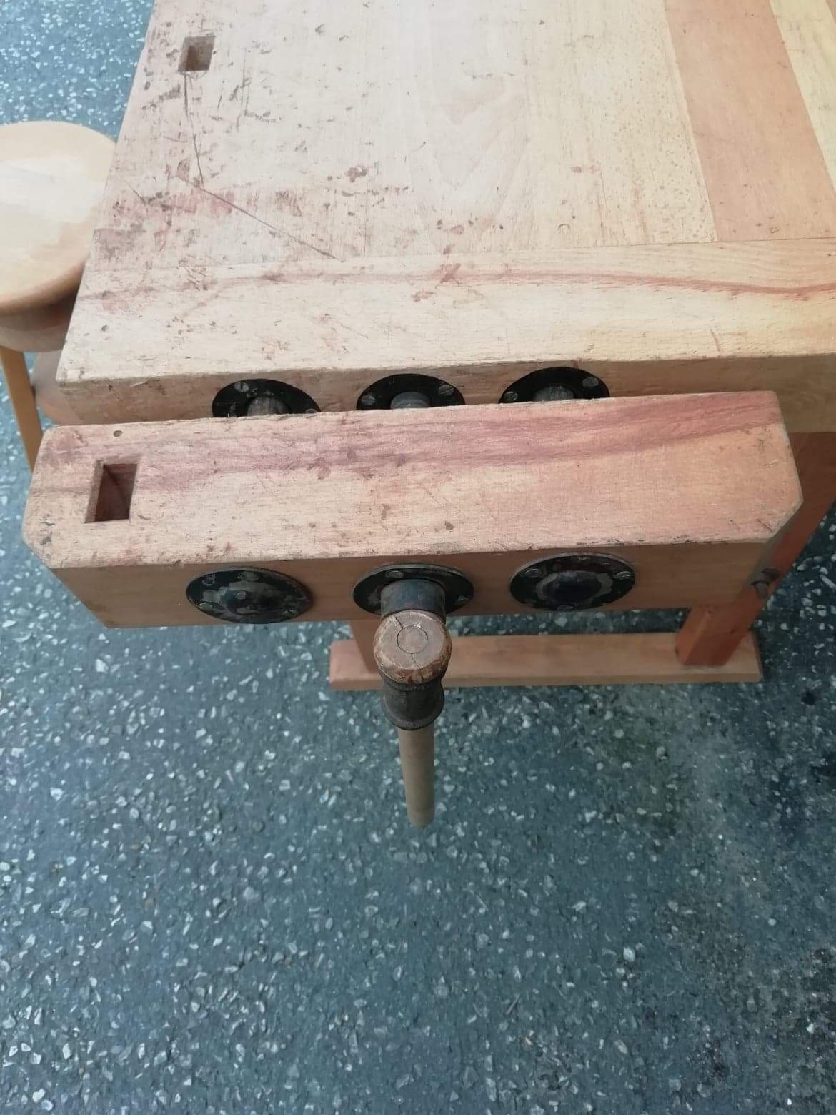 Etabli meuble industriel atelier de artiste Claude Lagouche  avec tabouret