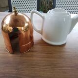 Vintage teapot with insulated lid