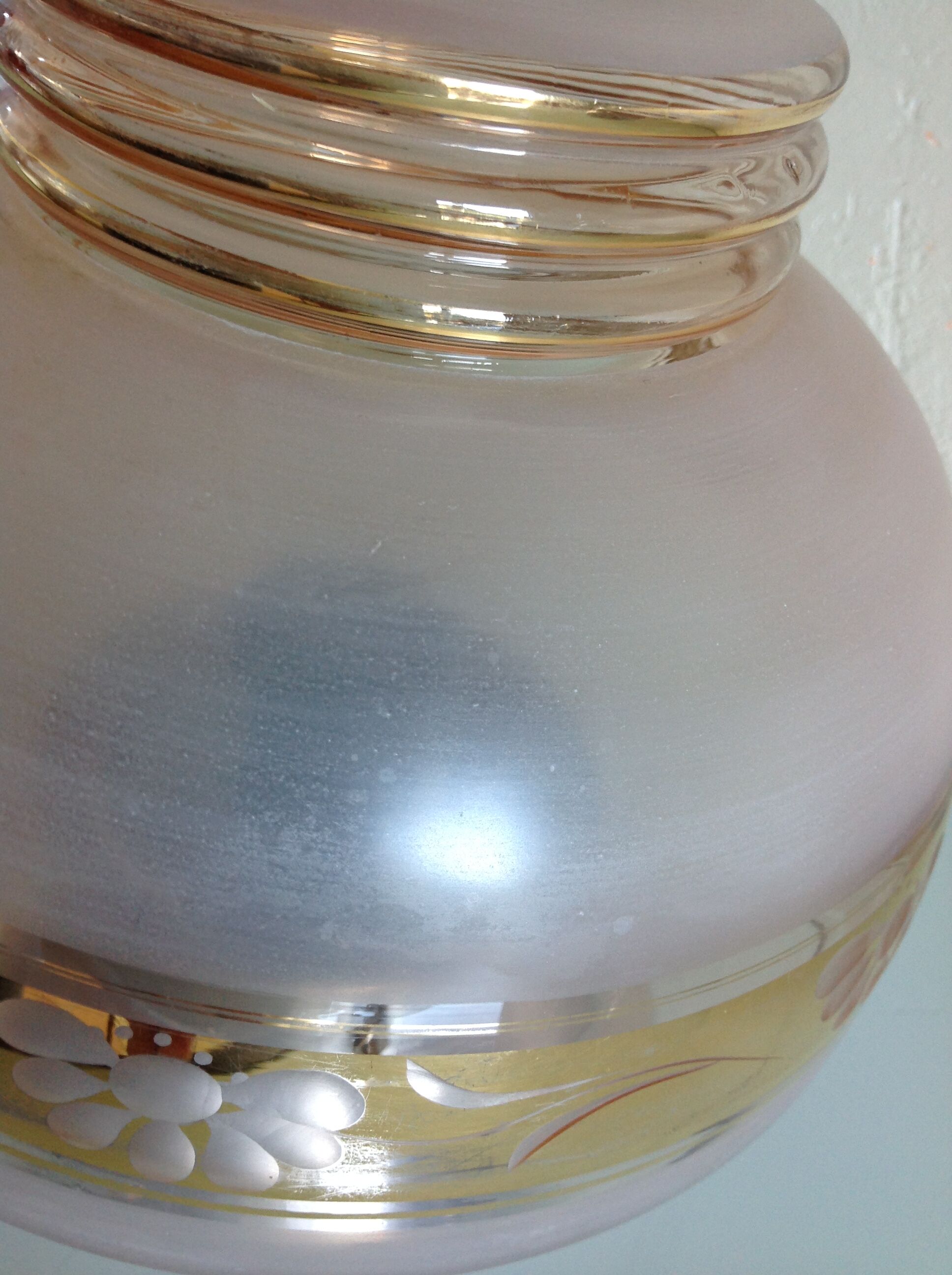 Plafoonier globe in pink frosted glass art deco style