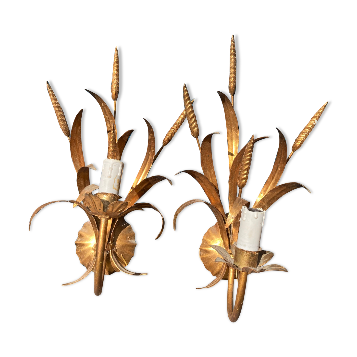 Pair of gold metal sconces decorated with wheat cob