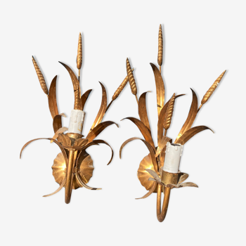 Pair of gold metal sconces decorated with wheat cob