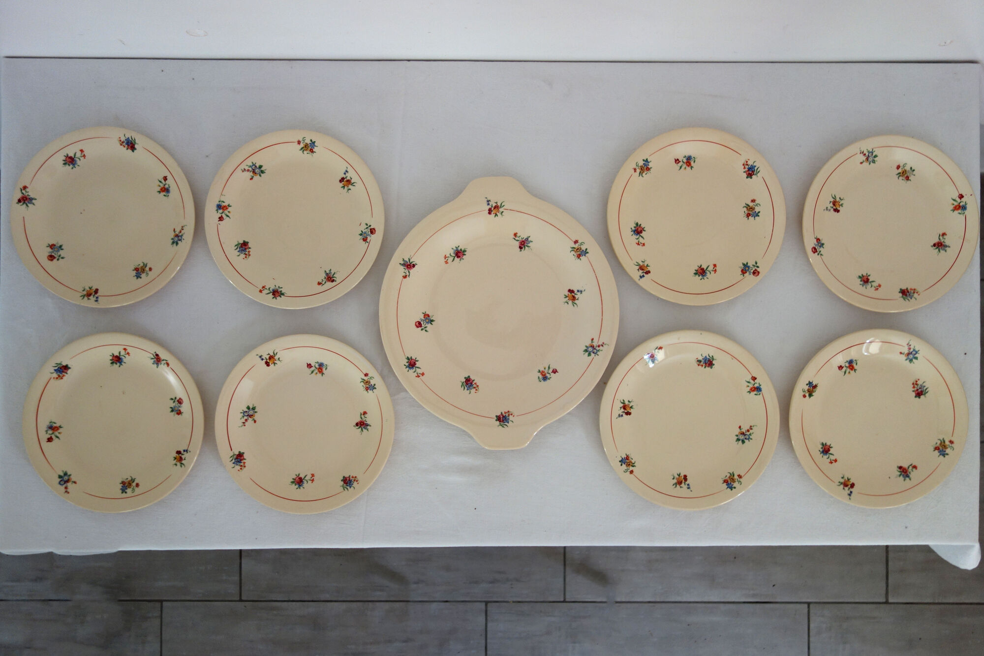8 dessert plates with presentation dish, Béarn model, Orchies
