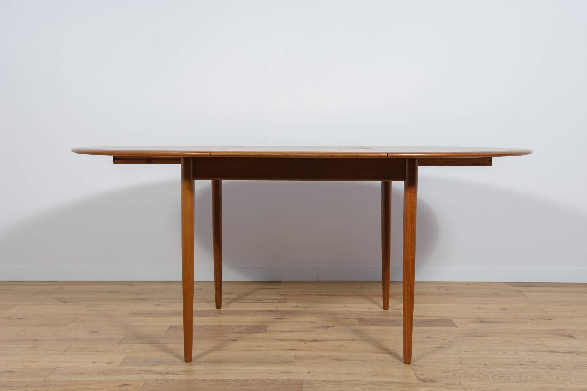 Table à manger ronde danoise vintage en teck, 1970s