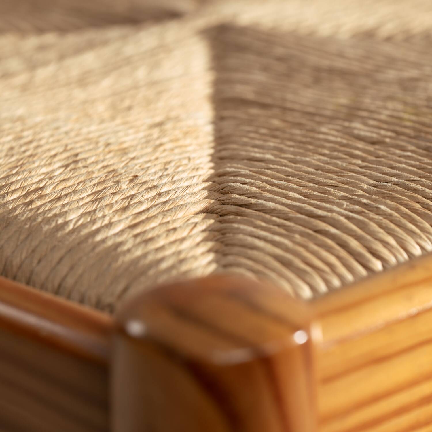 2 vintage chairs in pinewood with braided seat, 1970s