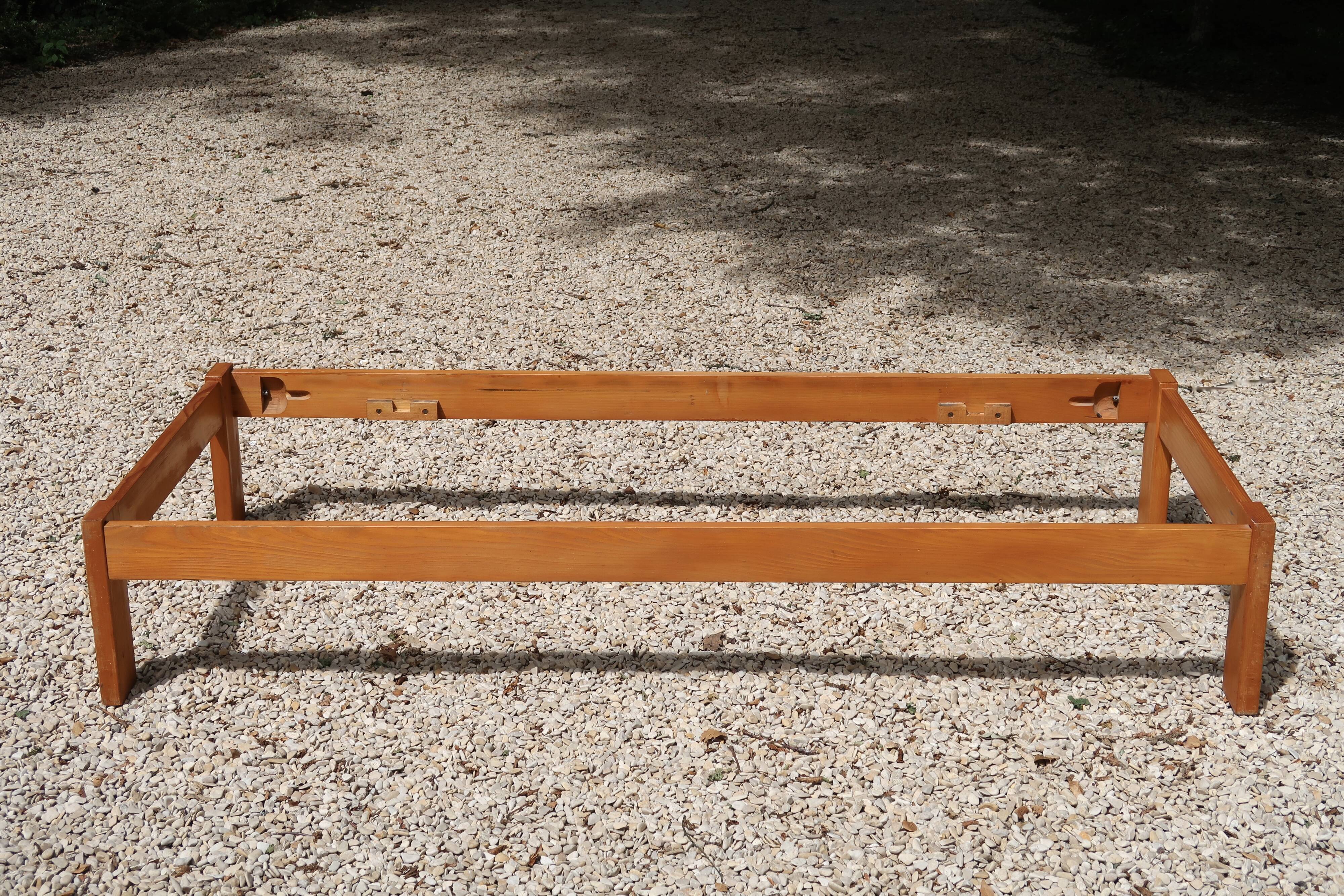 Single bed or pine bench by Roland Haeusler for Regain 1970s