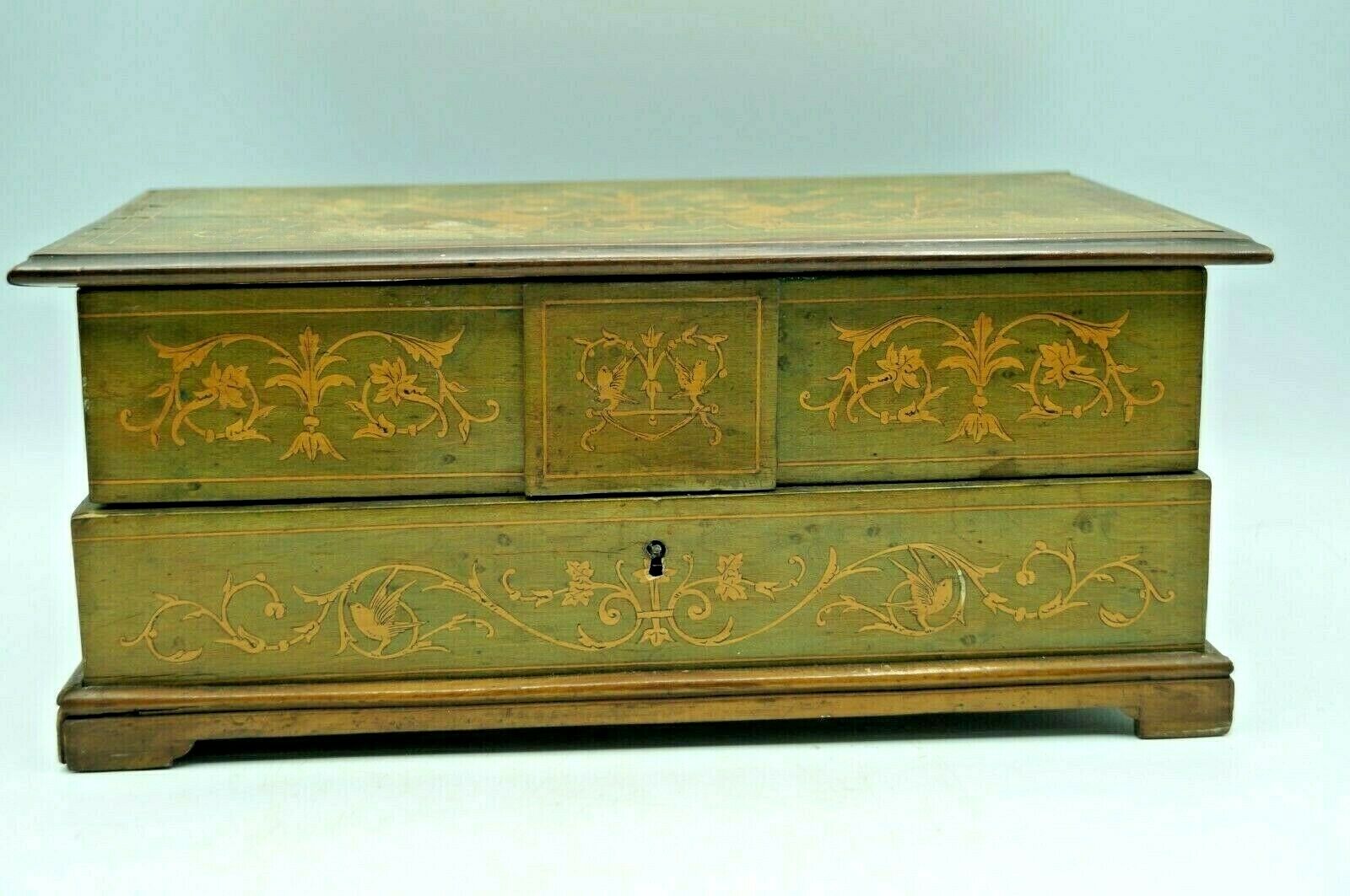 Marquetry jewellery box with foliage decoration