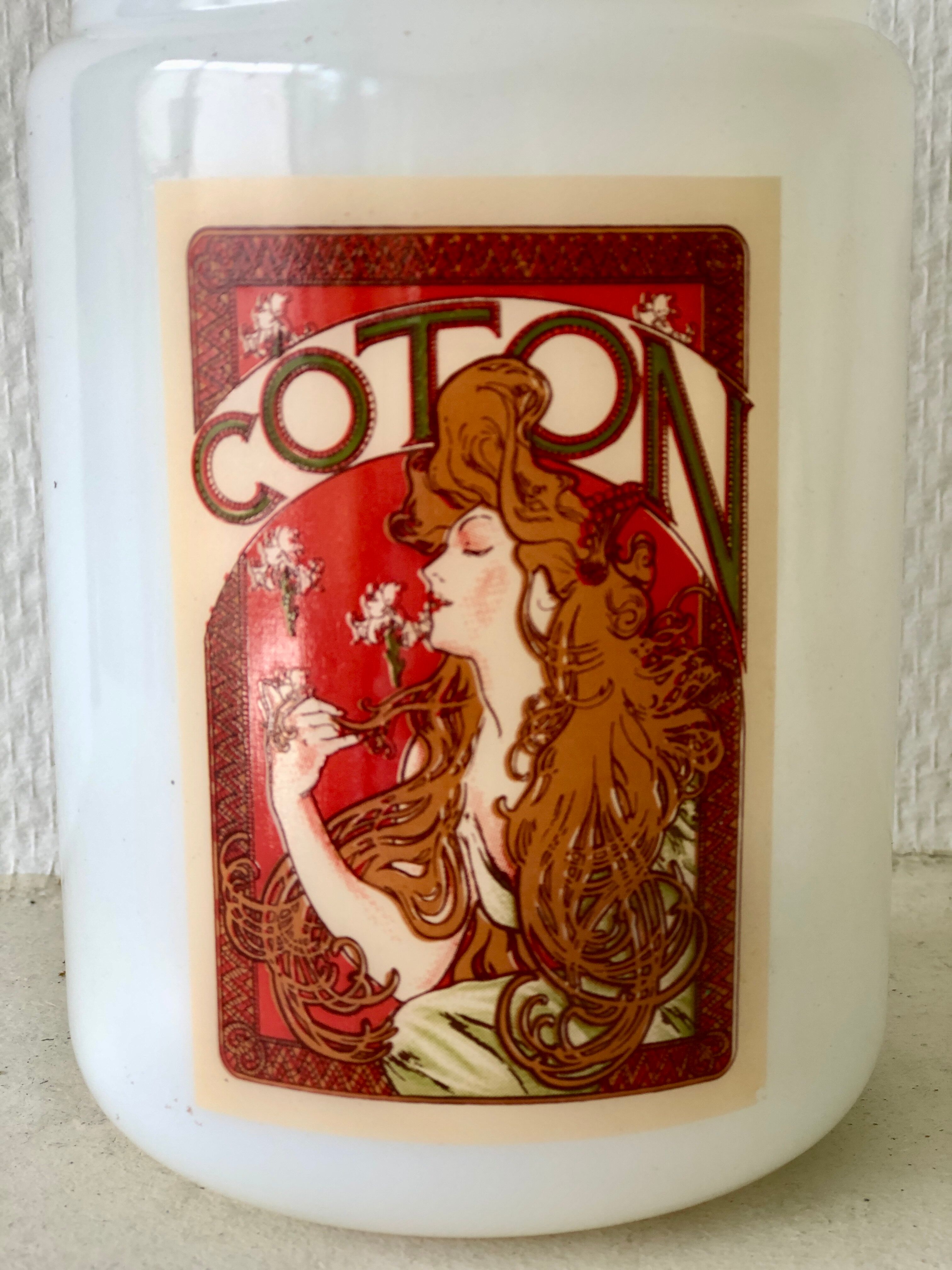 Opaline pot for the bathroom