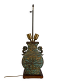 Lampe en bronze à patine vert de gris, style chinois archaïque– XXe siècle