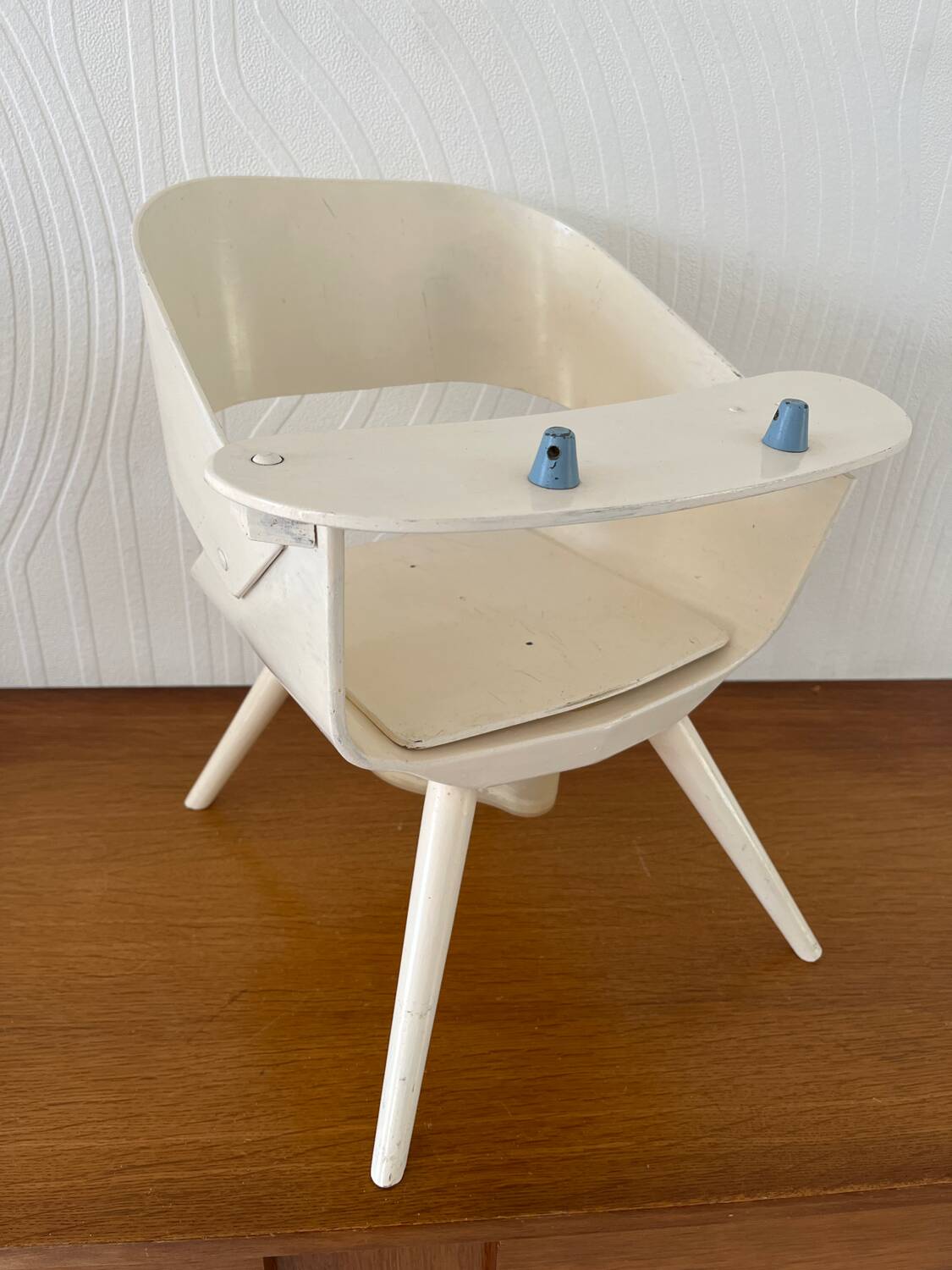 Baumann baby shell chair, 60s