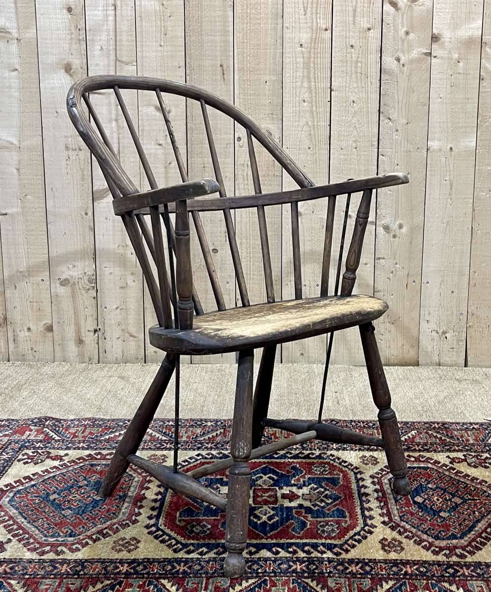19th century English armchair in 19th century elm and beech