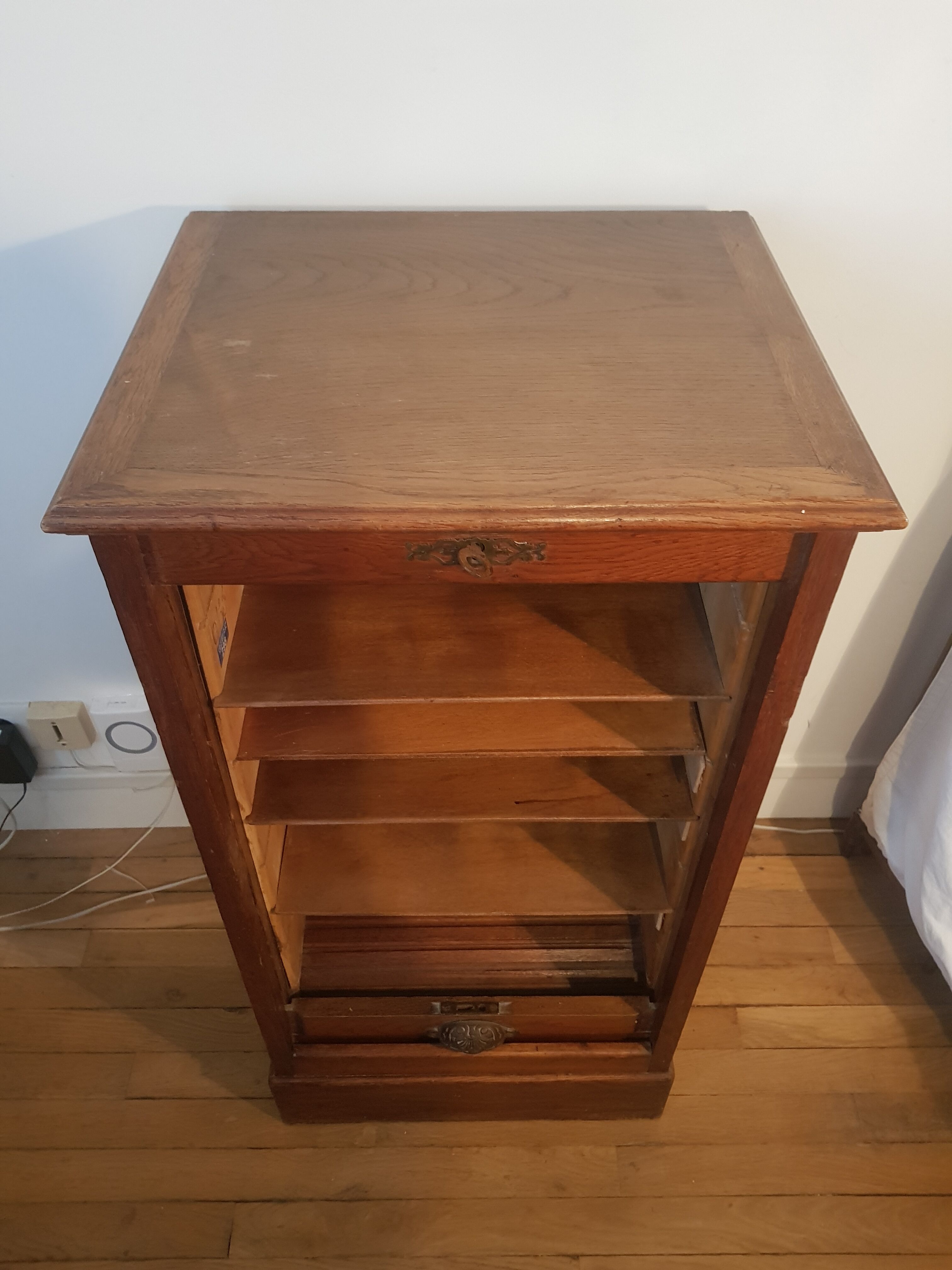 Furniture with sliding drawer