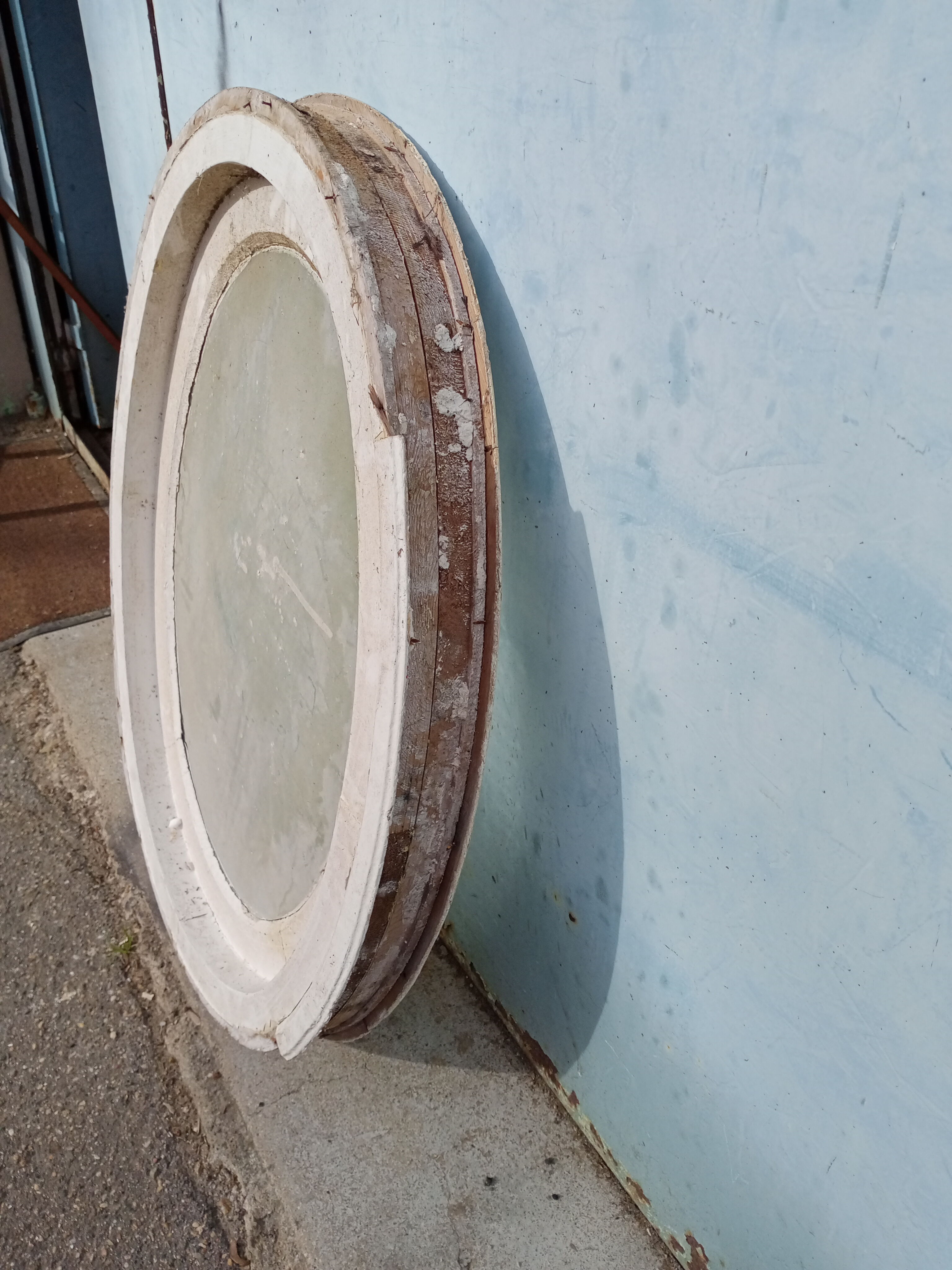 Old "beef eye" window