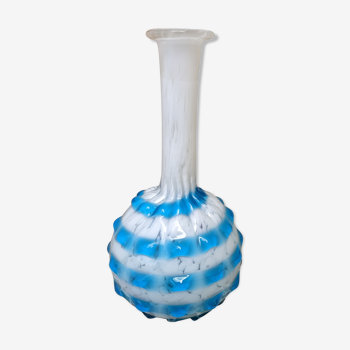 Vase en verre soufflé bleu et blanc