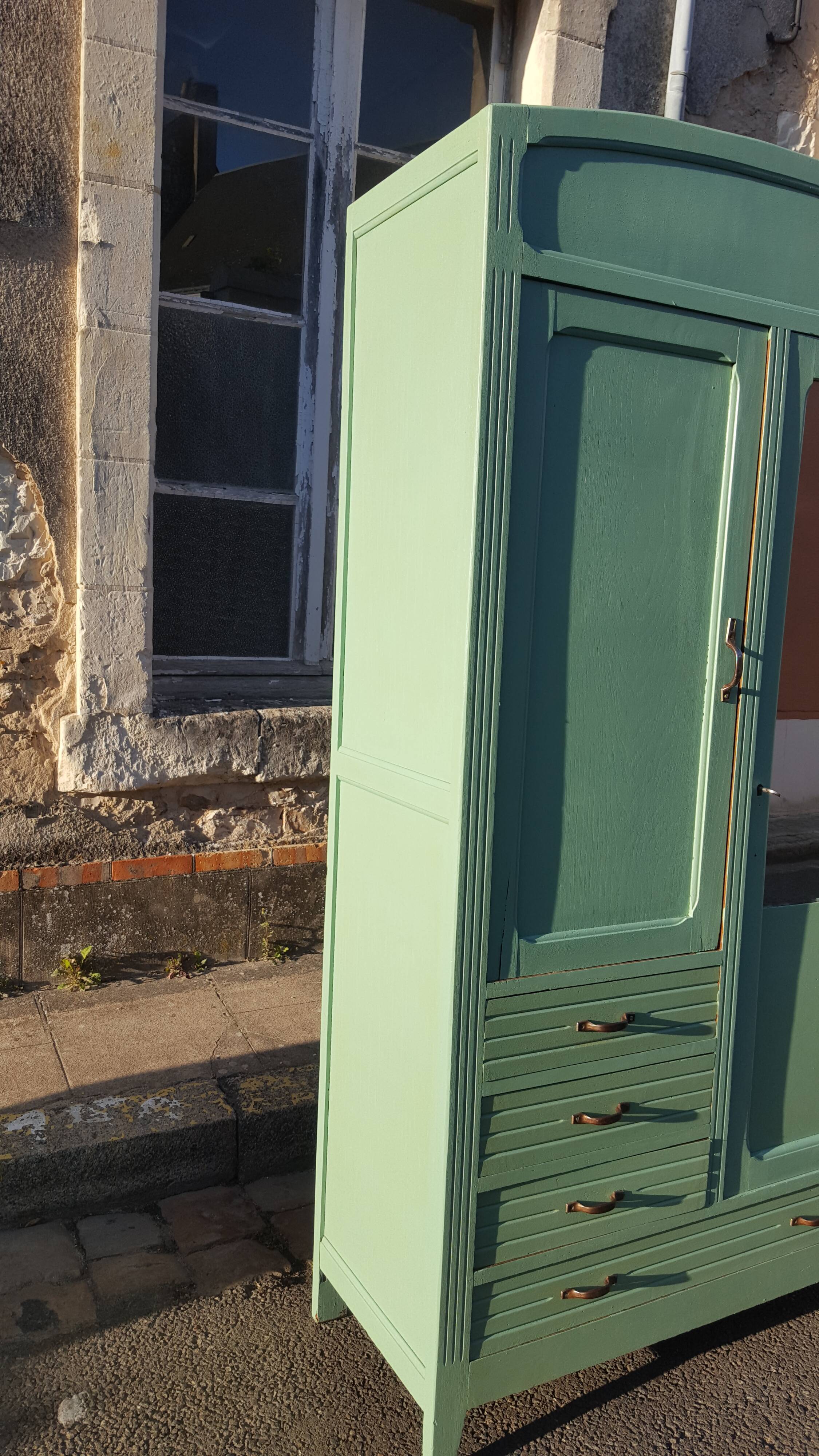 Vintage parisian wooden slip-up